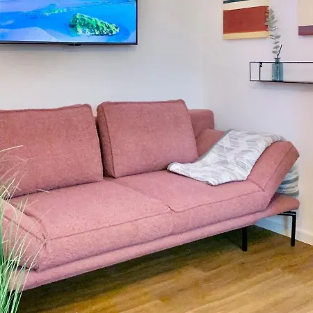 Neues Fuer Familien Mit Garten Und Sauna *
