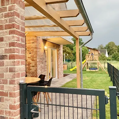 Neues Fuer Familien Mit Garten Und Sauna * Butjadingen