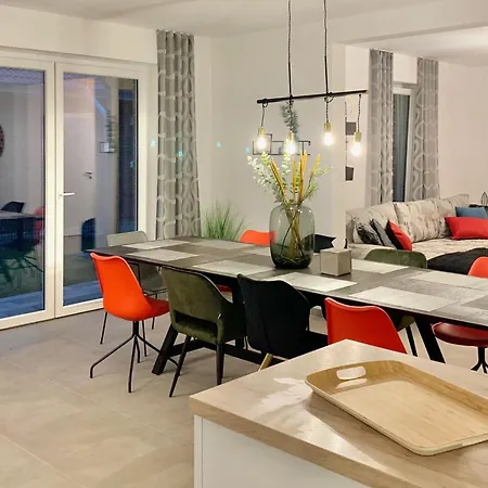 Neues Fuer Familien Mit Garten Und Sauna